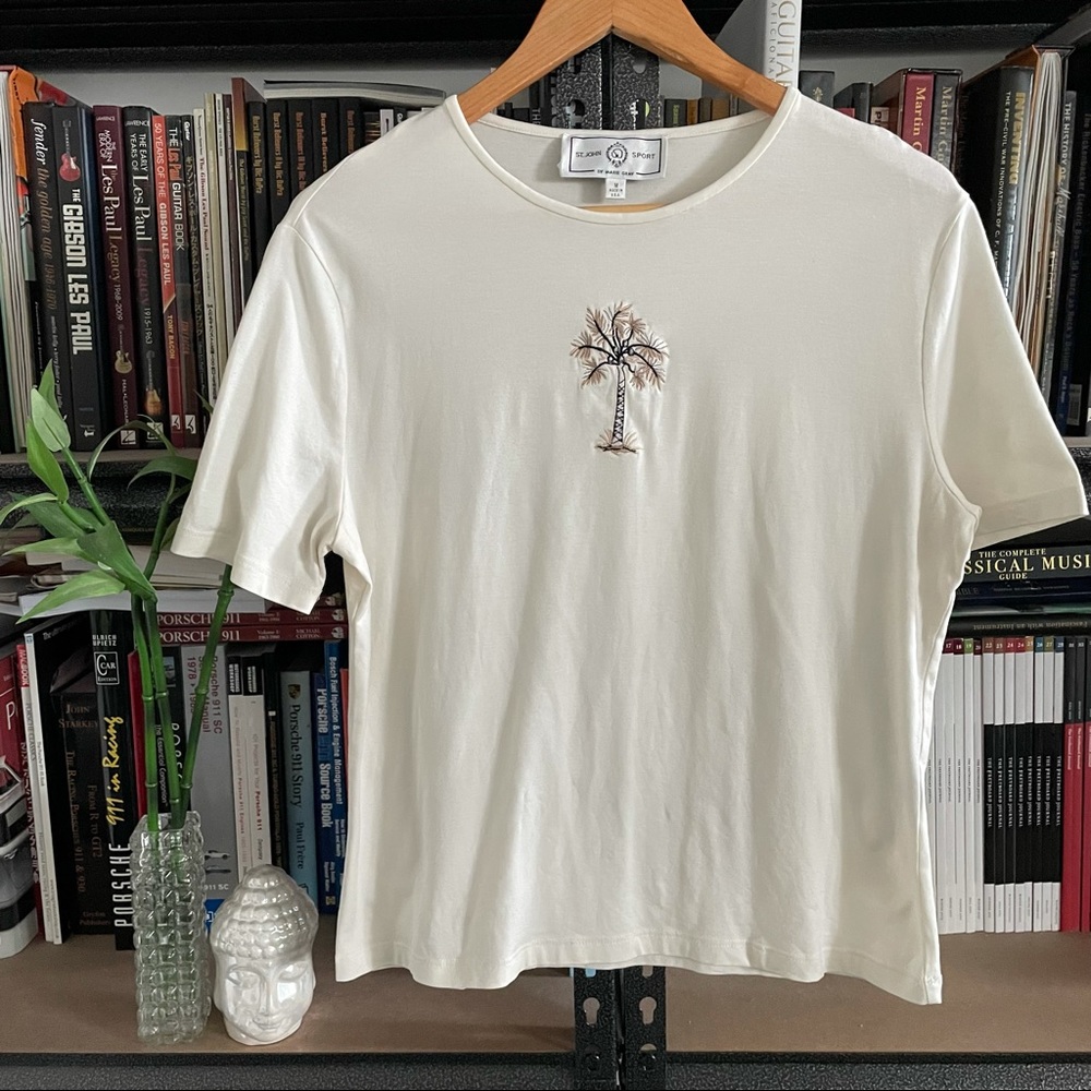 ⭐️ $10 St. John Sport Vintage Embroidered Palm Tree Tee